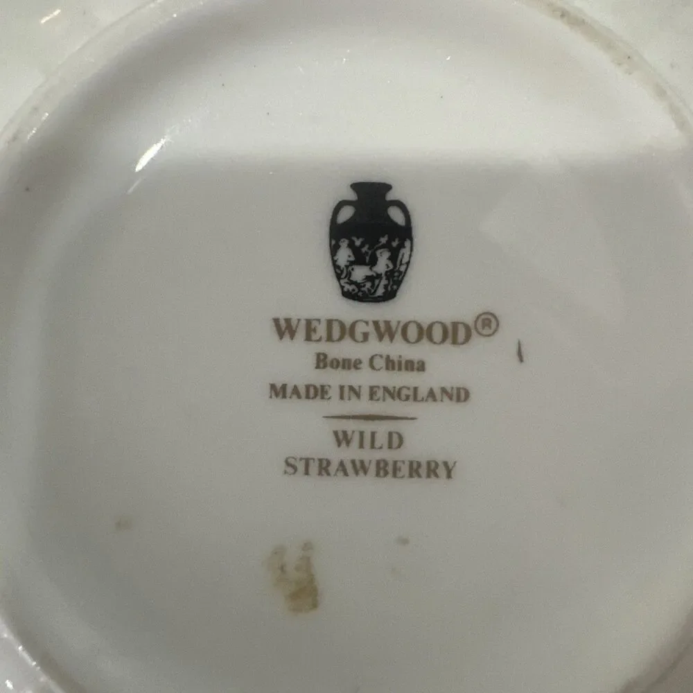 Wedgwood Wild Strawberry(Bone) with Gold Trim Murray Bowl with Lid